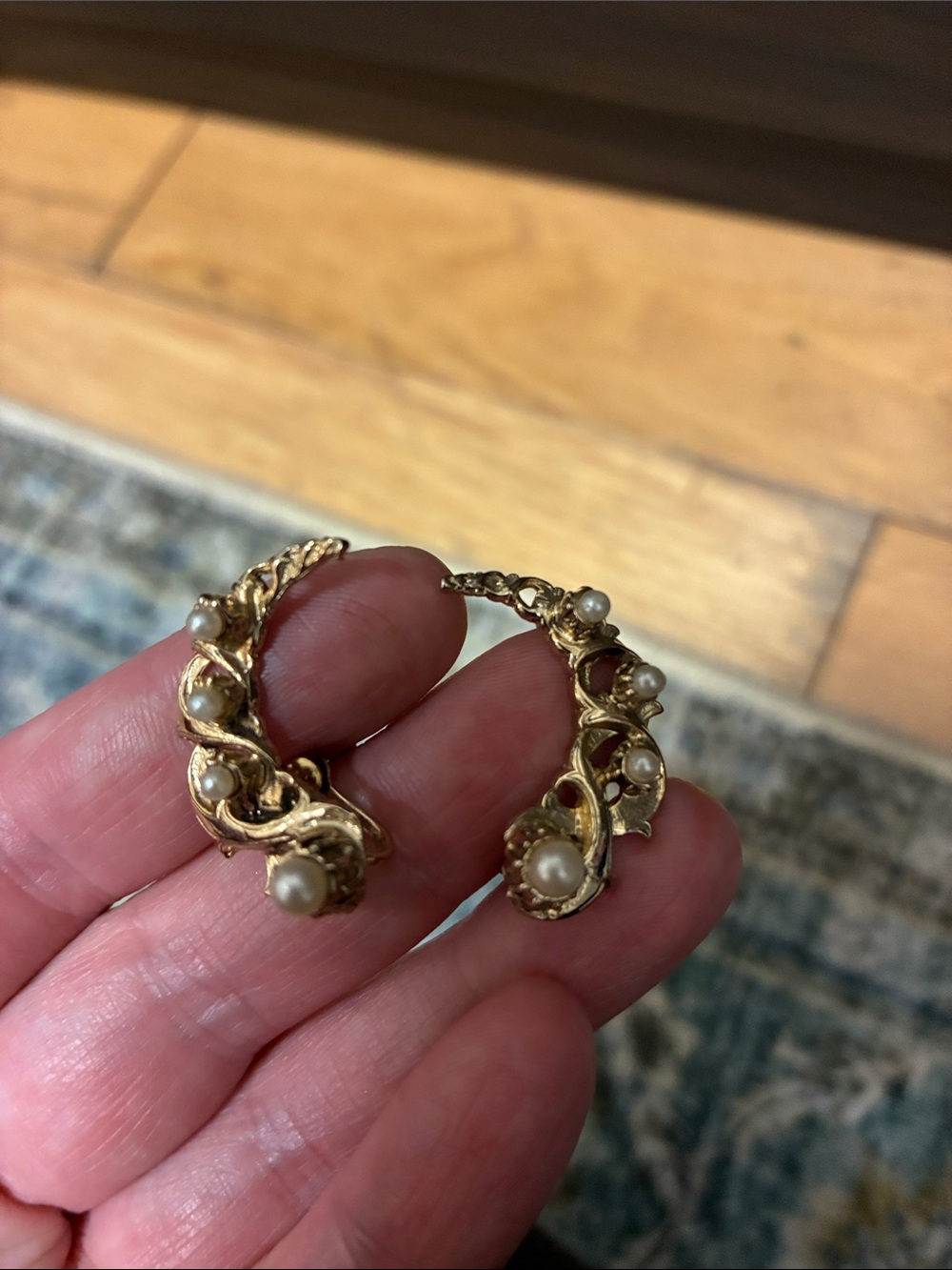 Vintage 1950s Faux Pearl Ear Climber Screwback Earrings - Piercing Free